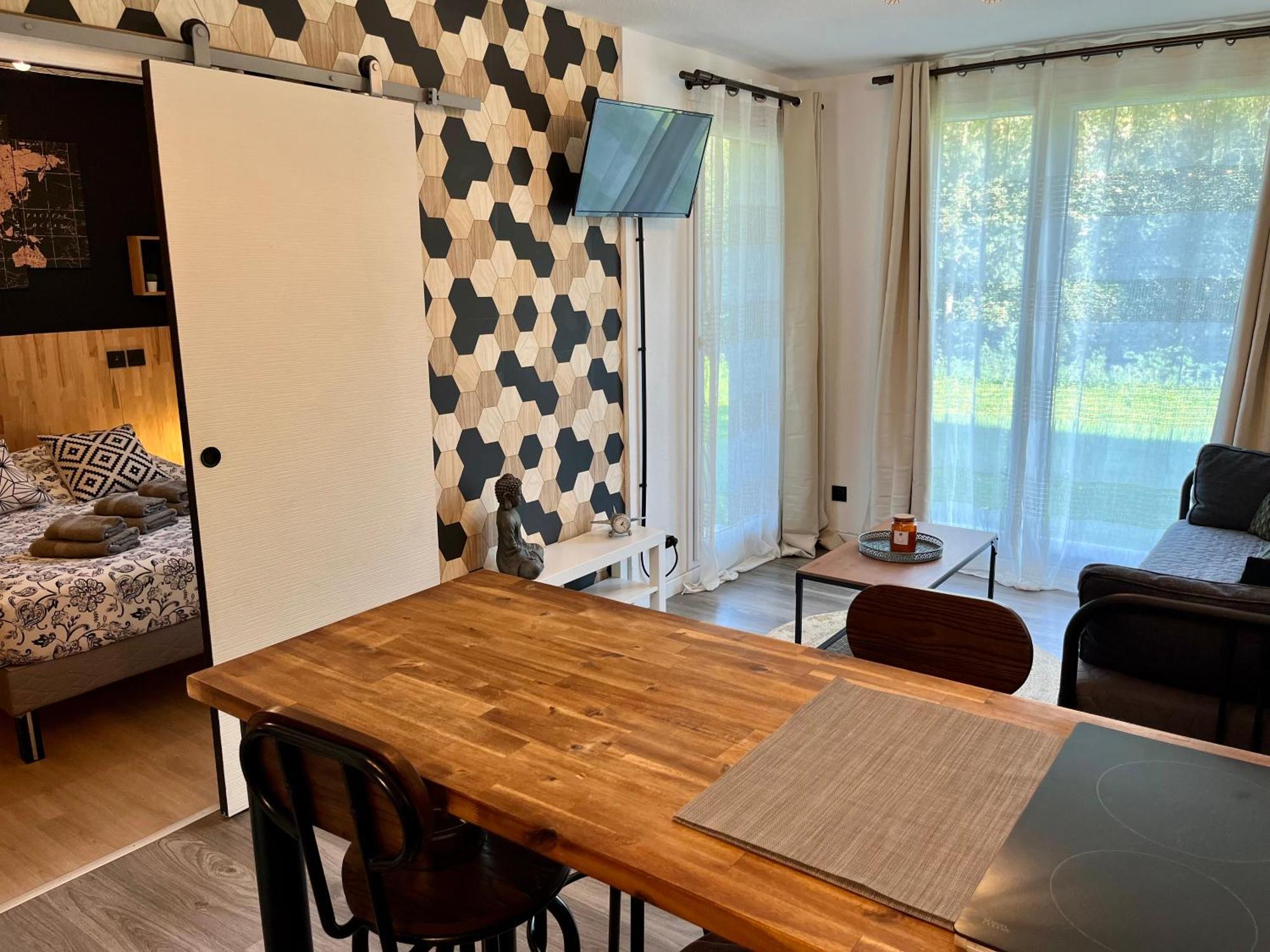 Le Freya Avec Terrasse A 5 Min Honfleur - Piscine - Parking - Wifi * Équemauville